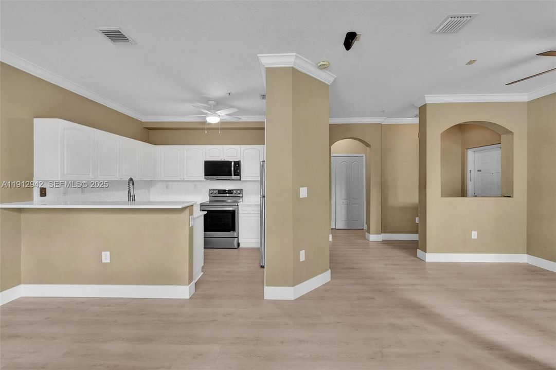 For Sale: $325,000 (2 beds, 2 baths, 1205 Square Feet)