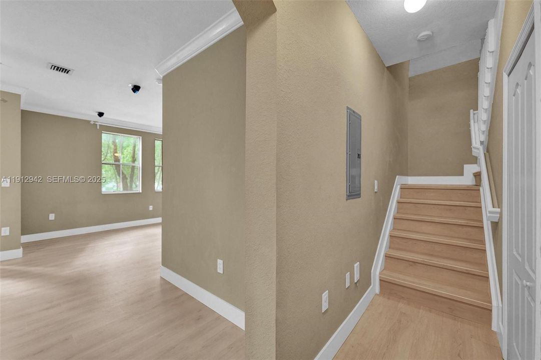 For Sale: $325,000 (2 beds, 2 baths, 1205 Square Feet)