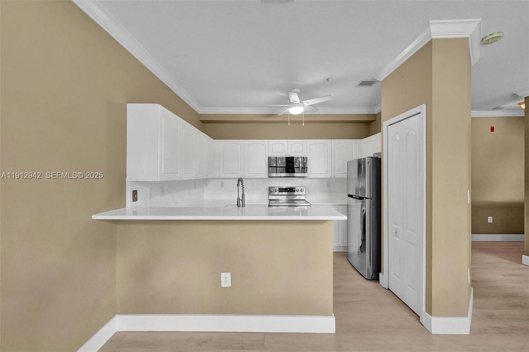 For Sale: $325,000 (2 beds, 2 baths, 1205 Square Feet)