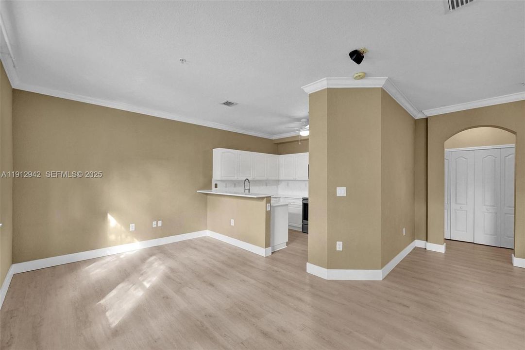 For Sale: $325,000 (2 beds, 2 baths, 1205 Square Feet)