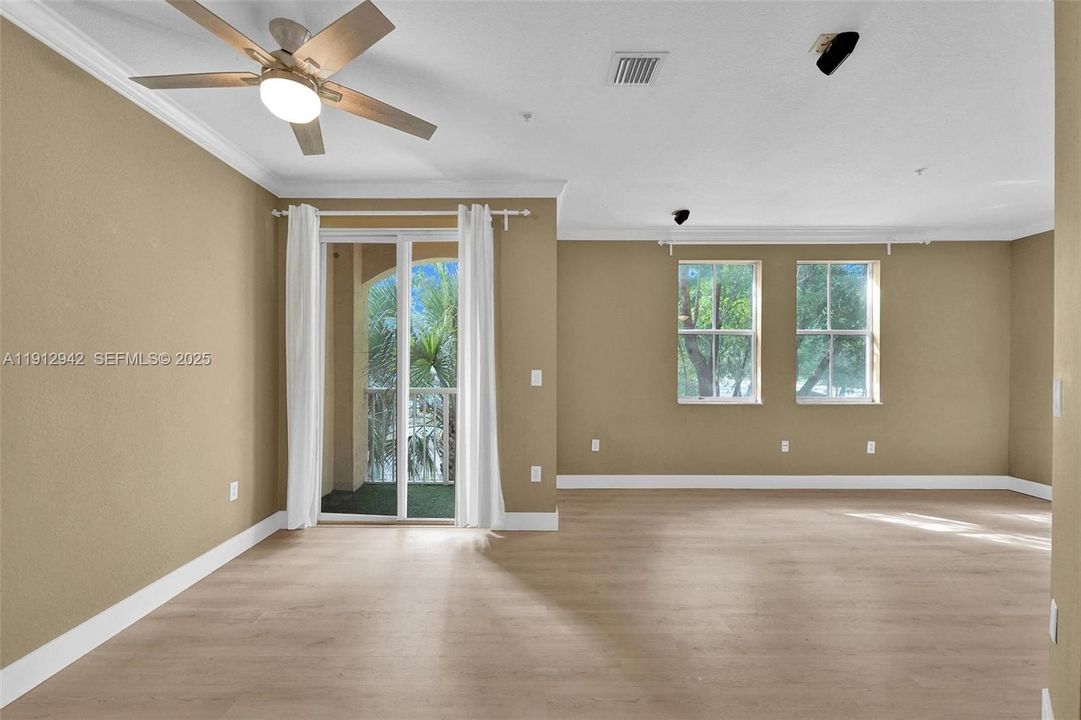 For Sale: $325,000 (2 beds, 2 baths, 1205 Square Feet)