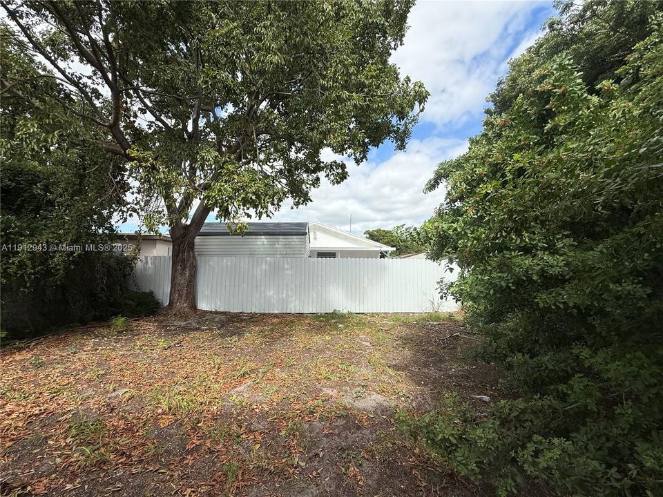 For Sale: $280,000 (3 beds, 1 baths, 858 Square Feet)