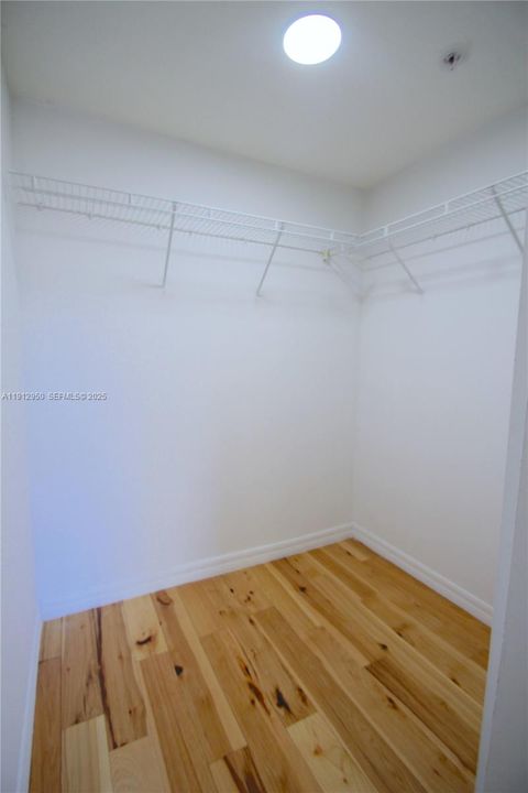 出租: $2,000 (1 贝兹, 1 浴室, 718 平方英尺)