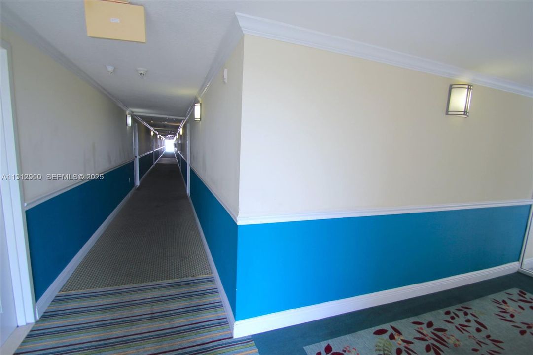 出租: $2,000 (1 贝兹, 1 浴室, 718 平方英尺)