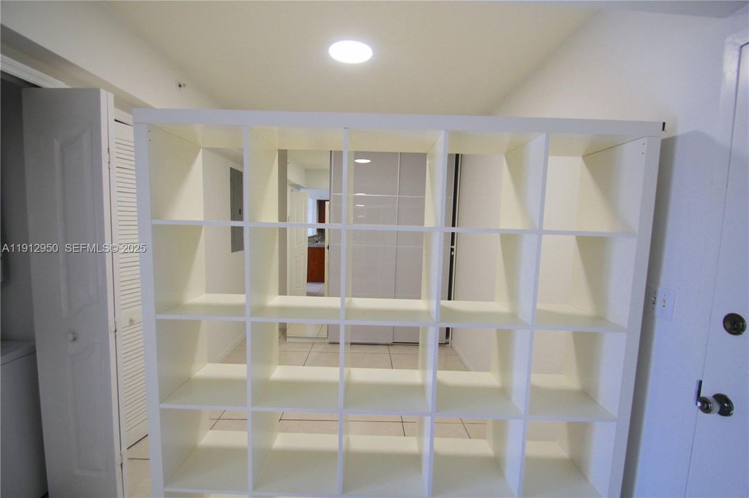 出租: $2,000 (1 贝兹, 1 浴室, 718 平方英尺)