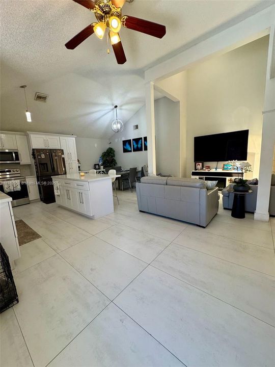 For Sale: $585,000 (3 beds, 2 baths, 1599 Square Feet)