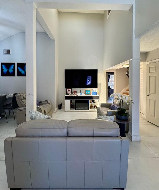 For Sale: $585,000 (3 beds, 2 baths, 1599 Square Feet)