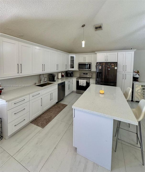 For Sale: $585,000 (3 beds, 2 baths, 1599 Square Feet)