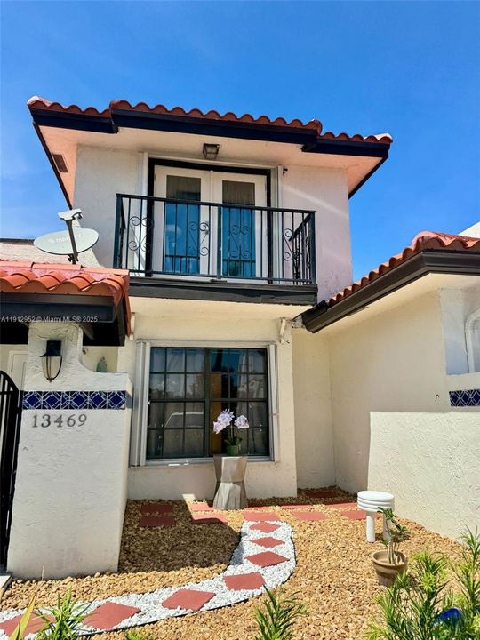 For Sale: $585,000 (3 beds, 2 baths, 1599 Square Feet)