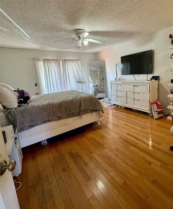 For Sale: $585,000 (3 beds, 2 baths, 1599 Square Feet)