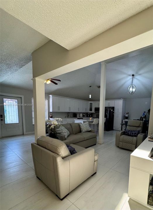 For Sale: $585,000 (3 beds, 2 baths, 1599 Square Feet)