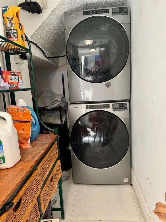 For Sale: $585,000 (3 beds, 2 baths, 1599 Square Feet)