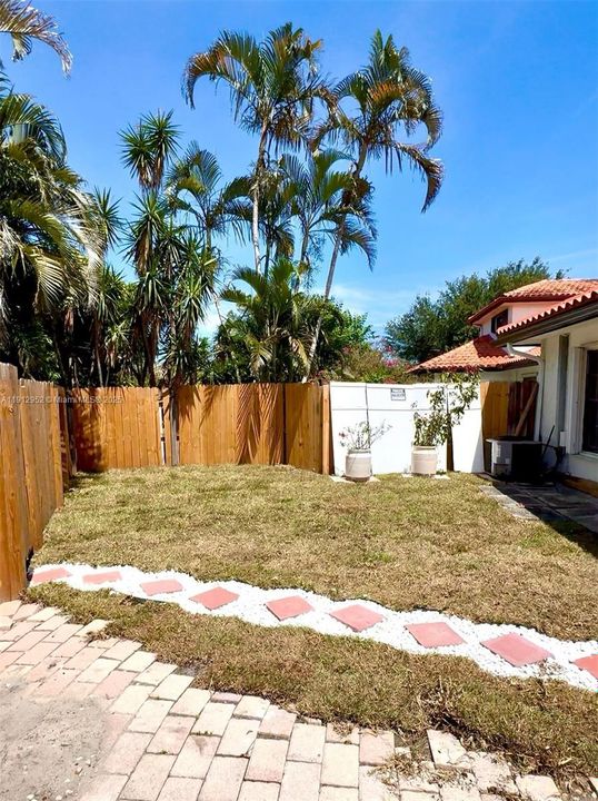 For Sale: $585,000 (3 beds, 2 baths, 1599 Square Feet)