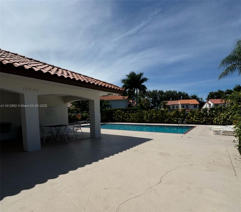 For Sale: $585,000 (3 beds, 2 baths, 1599 Square Feet)