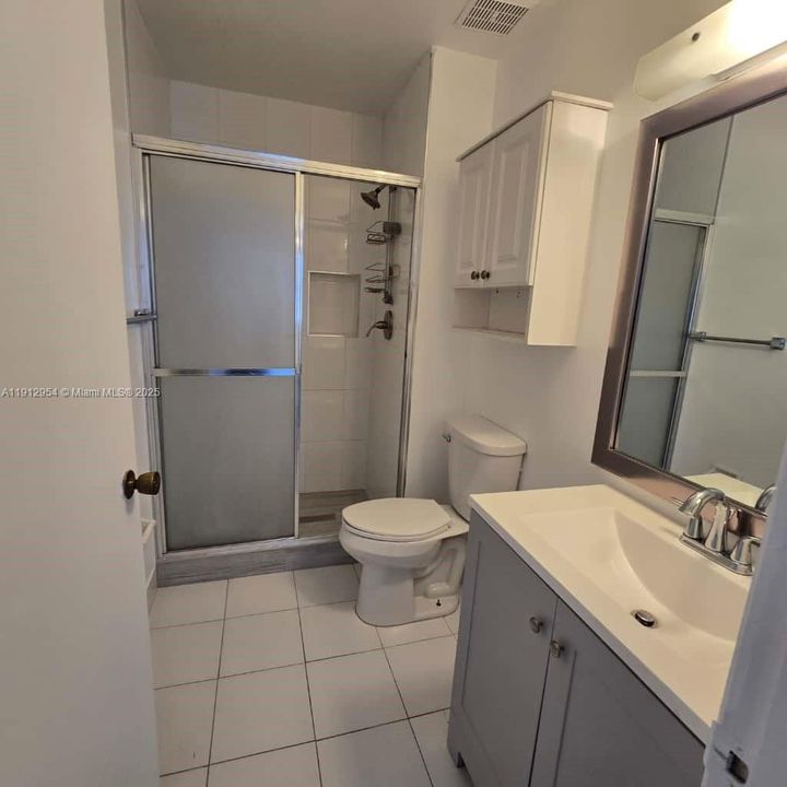 Под контрактом: $2,000 (2 спален, 2 ванн, 750 Квадратных фут)