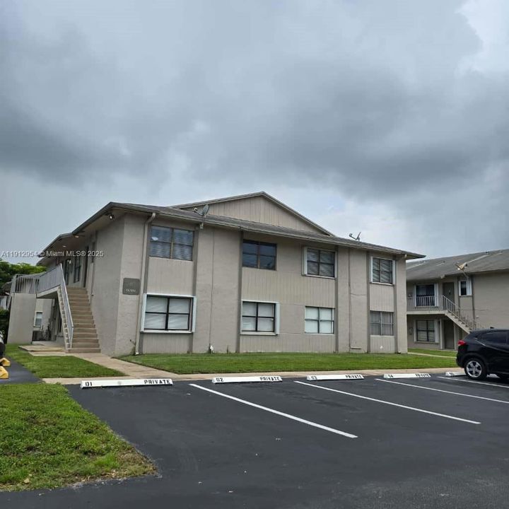 Под контрактом: $2,000 (2 спален, 2 ванн, 750 Квадратных фут)