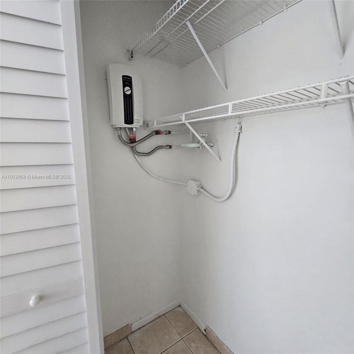 Под контрактом: $2,000 (2 спален, 2 ванн, 750 Квадратных фут)