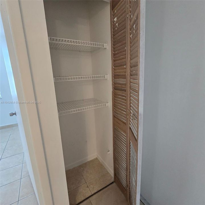 Под контрактом: $2,000 (2 спален, 2 ванн, 750 Квадратных фут)