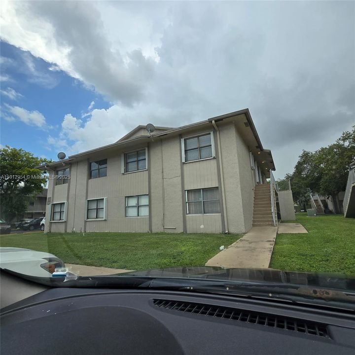 Под контрактом: $2,000 (2 спален, 2 ванн, 750 Квадратных фут)