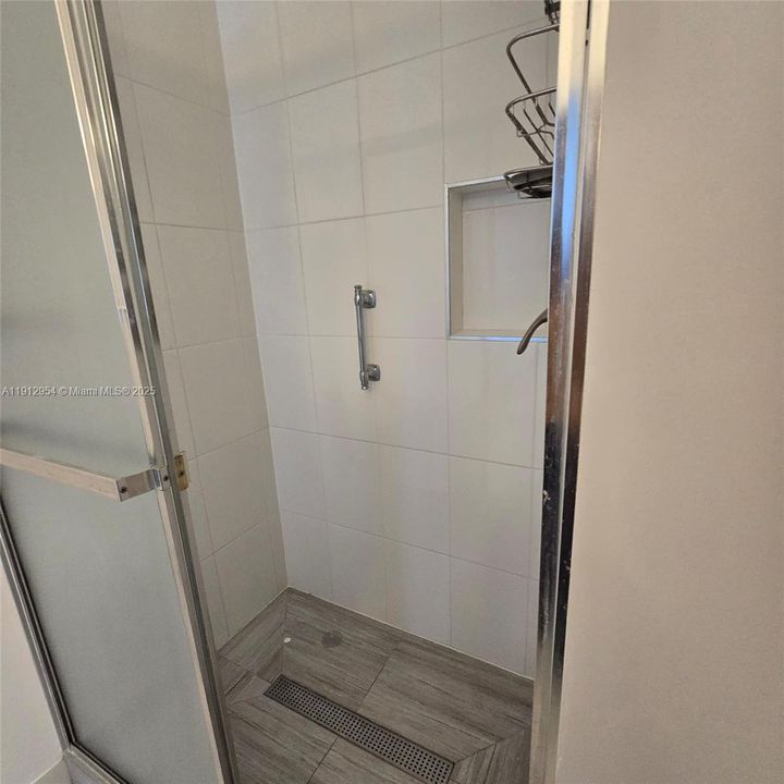 Под контрактом: $2,000 (2 спален, 2 ванн, 750 Квадратных фут)