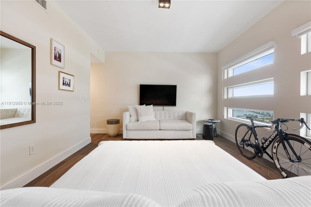 На продажу: $1,850,000 (2 спален, 2 ванн, 1802 Квадратных фут)