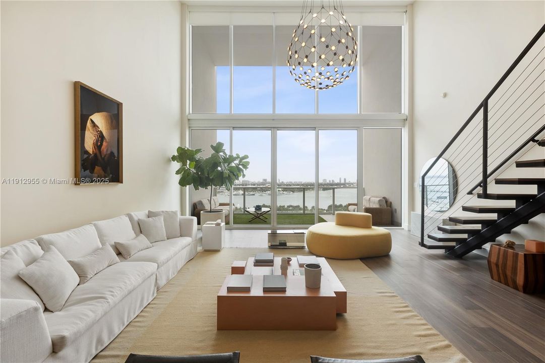 На продажу: $1,850,000 (2 спален, 2 ванн, 1802 Квадратных фут)