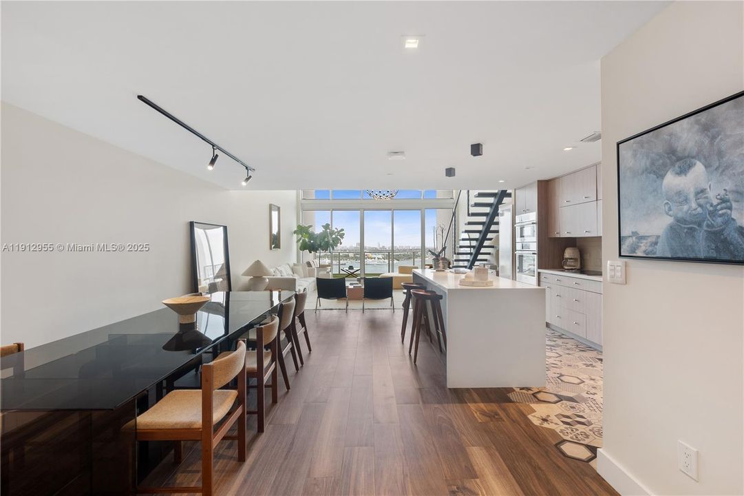 На продажу: $1,850,000 (2 спален, 2 ванн, 1802 Квадратных фут)