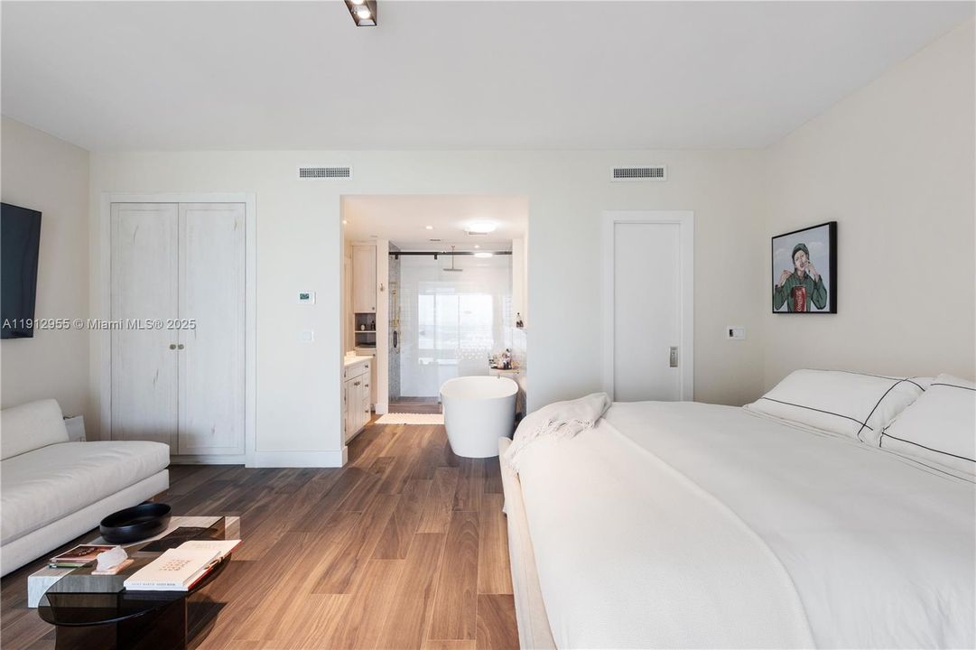 На продажу: $1,850,000 (2 спален, 2 ванн, 1802 Квадратных фут)