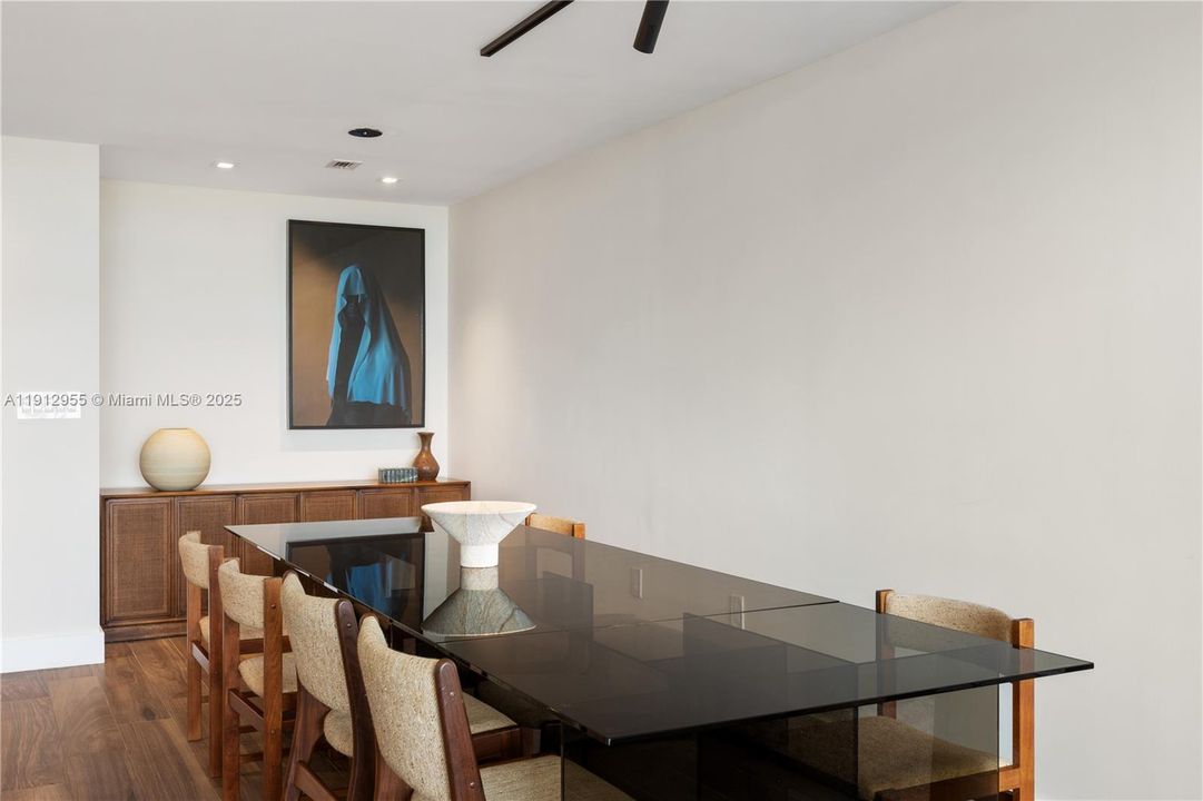 На продажу: $1,850,000 (2 спален, 2 ванн, 1802 Квадратных фут)