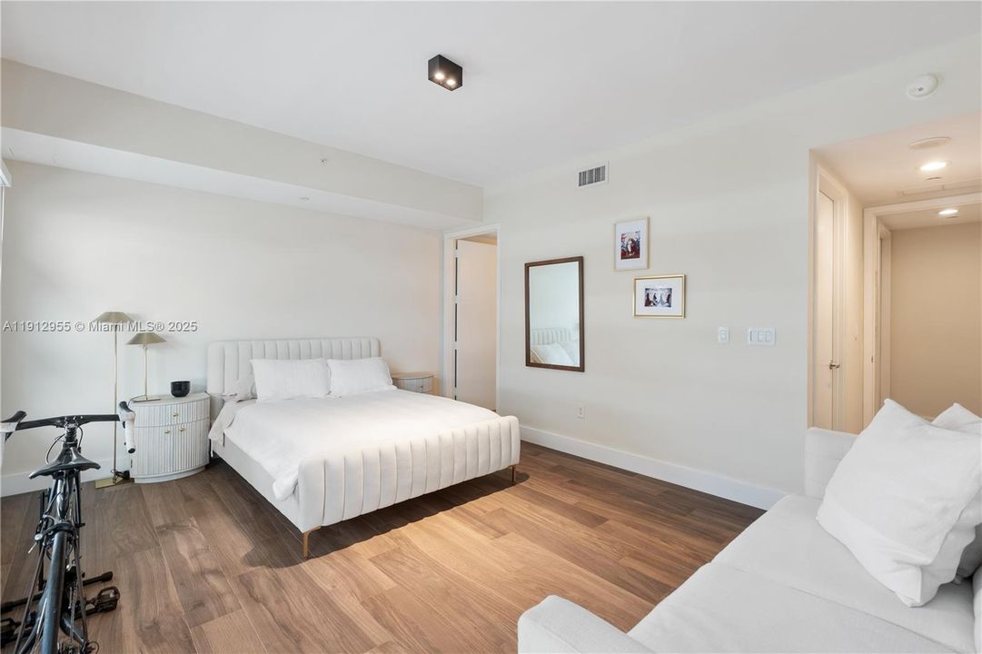 На продажу: $1,850,000 (2 спален, 2 ванн, 1802 Квадратных фут)