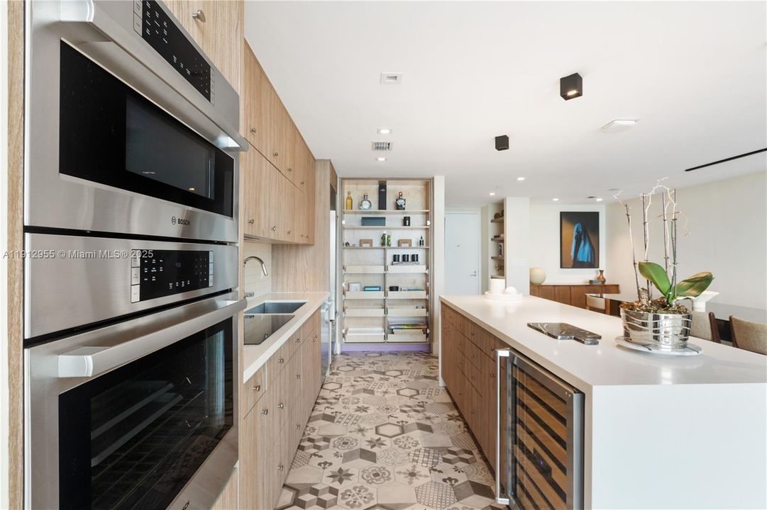 На продажу: $1,850,000 (2 спален, 2 ванн, 1802 Квадратных фут)