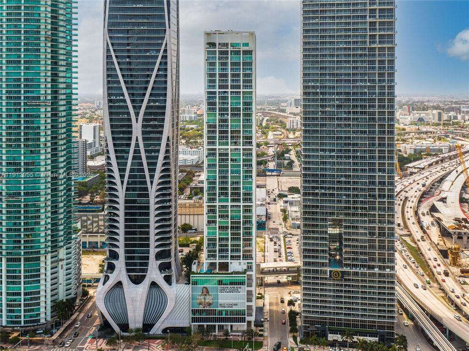 На продажу: $1,850,000 (2 спален, 2 ванн, 1802 Квадратных фут)