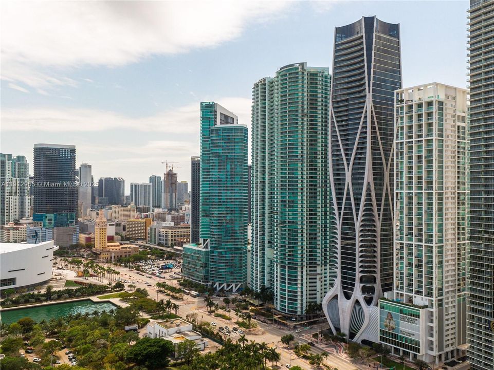 На продажу: $1,850,000 (2 спален, 2 ванн, 1802 Квадратных фут)