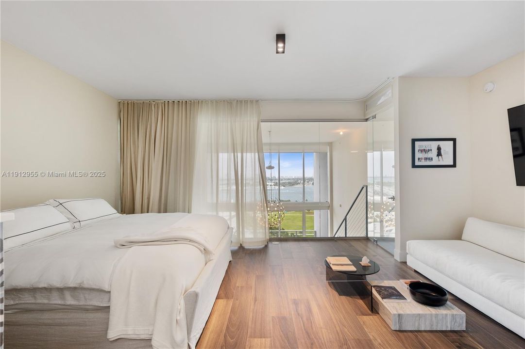 На продажу: $1,850,000 (2 спален, 2 ванн, 1802 Квадратных фут)