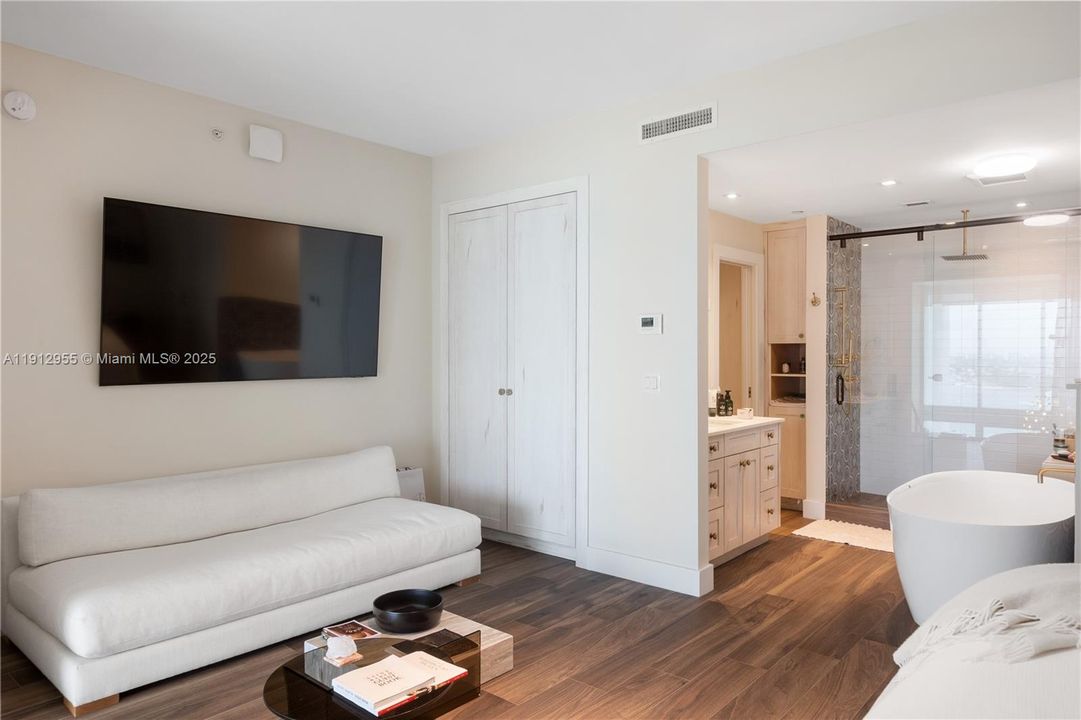 На продажу: $1,850,000 (2 спален, 2 ванн, 1802 Квадратных фут)