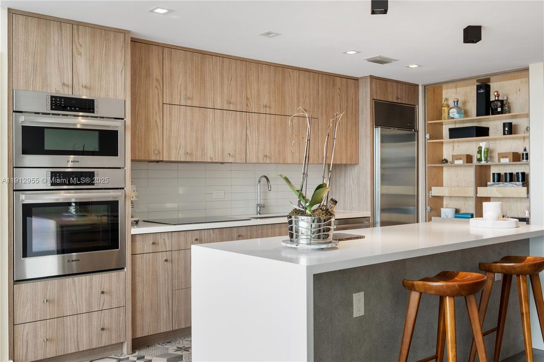 На продажу: $1,850,000 (2 спален, 2 ванн, 1802 Квадратных фут)