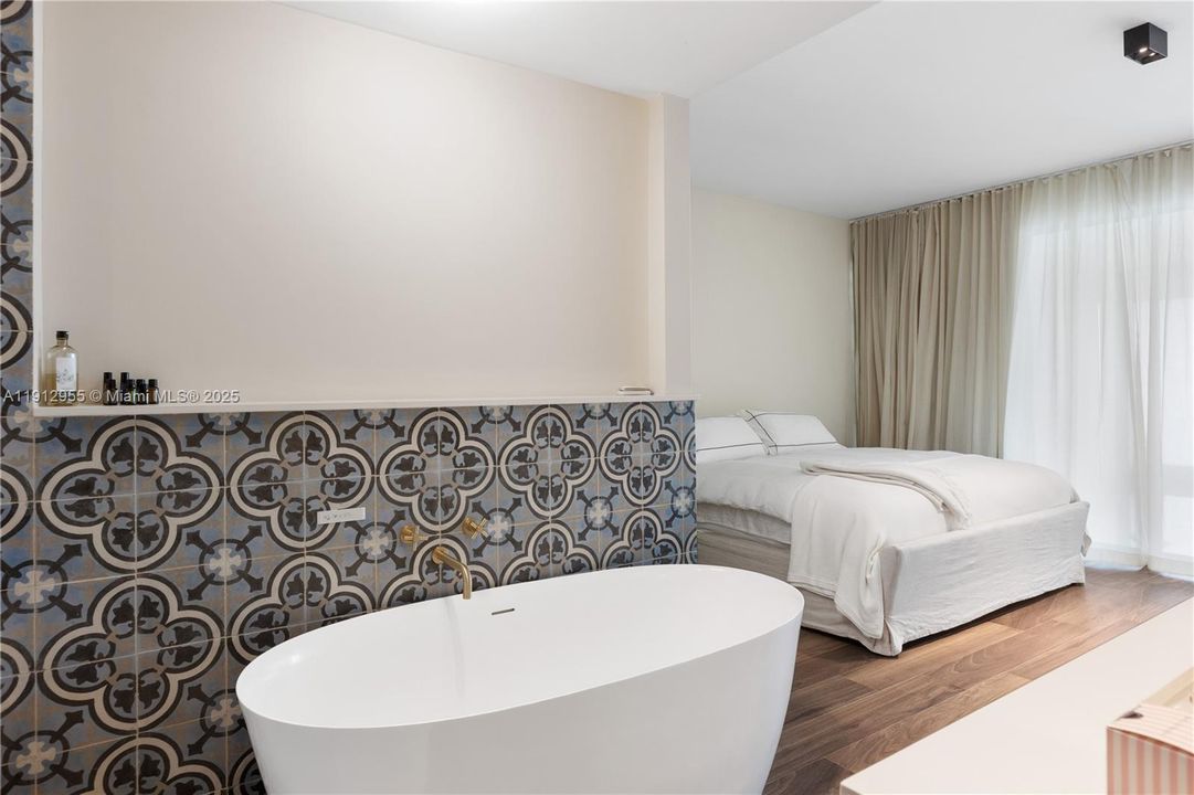 На продажу: $1,850,000 (2 спален, 2 ванн, 1802 Квадратных фут)