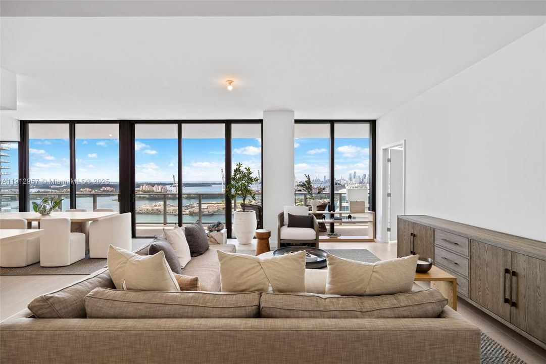 На продажу: $4,680,000 (3 спален, 4 ванн, 0 Квадратных фут)