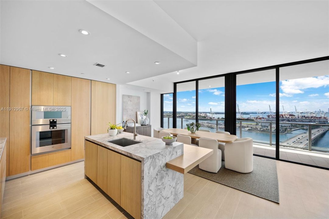 На продажу: $4,680,000 (3 спален, 4 ванн, 0 Квадратных фут)