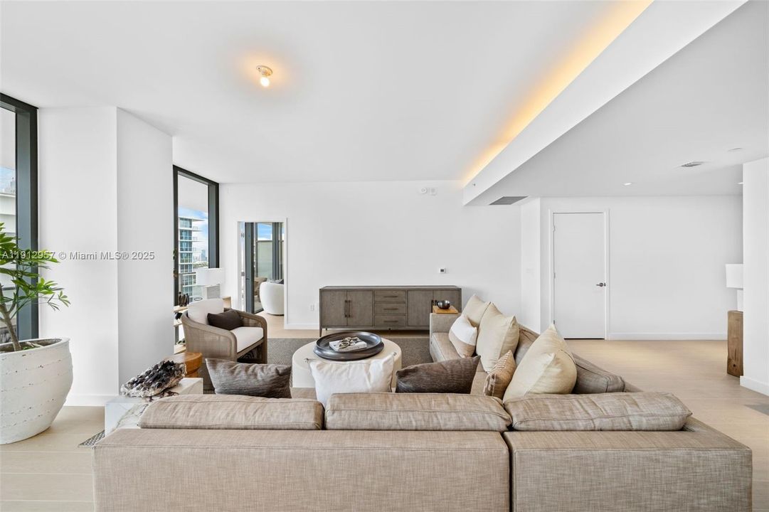 На продажу: $4,680,000 (3 спален, 4 ванн, 0 Квадратных фут)