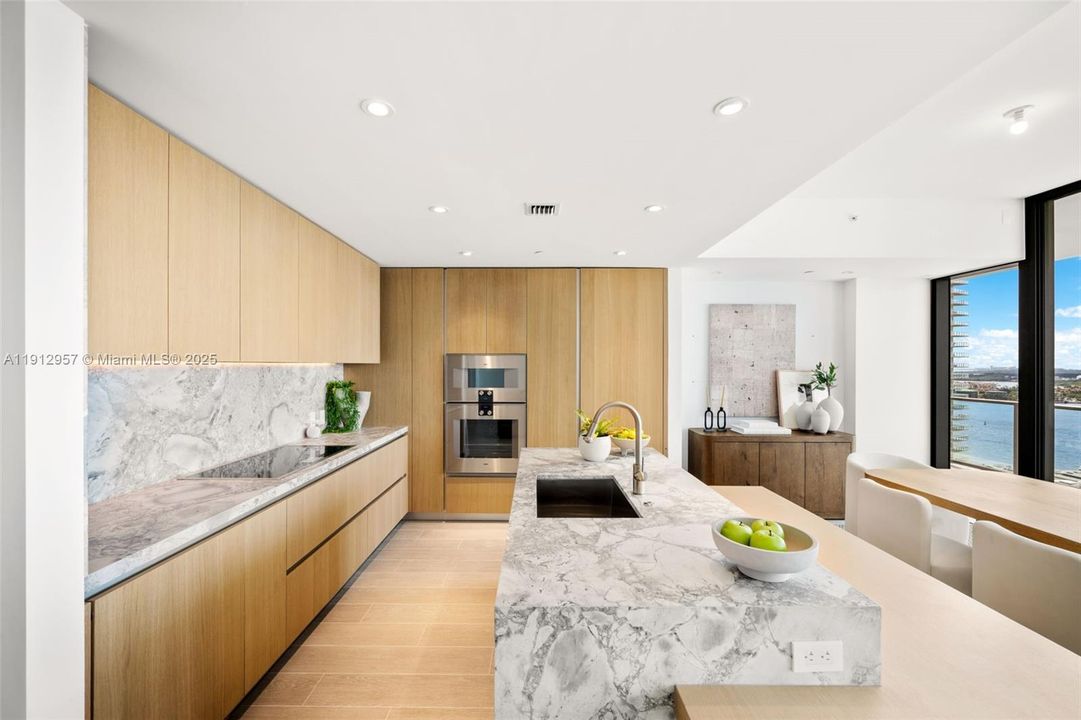 На продажу: $4,680,000 (3 спален, 4 ванн, 0 Квадратных фут)