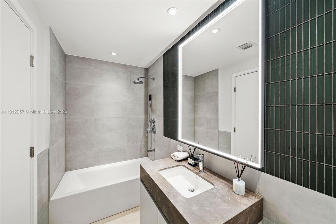 На продажу: $4,680,000 (3 спален, 4 ванн, 0 Квадратных фут)