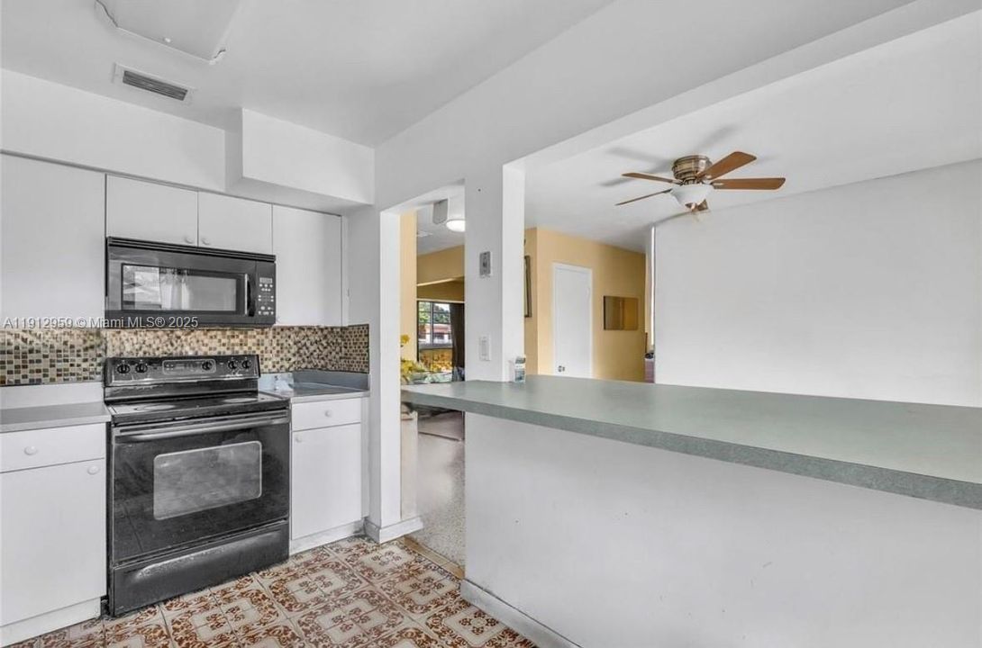 For Sale: $550,000 (4 beds, 1 baths, 1274 Square Feet)