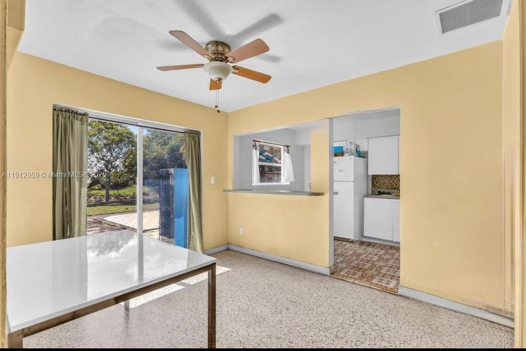 For Sale: $550,000 (4 beds, 1 baths, 1274 Square Feet)