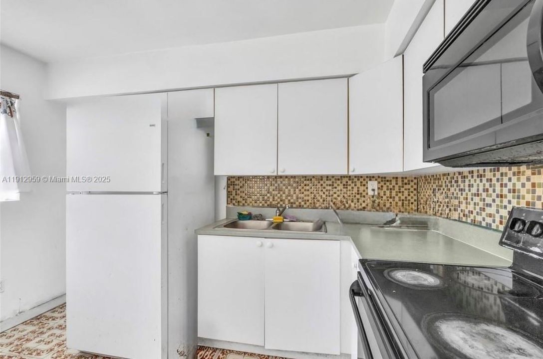 For Sale: $550,000 (4 beds, 1 baths, 1274 Square Feet)