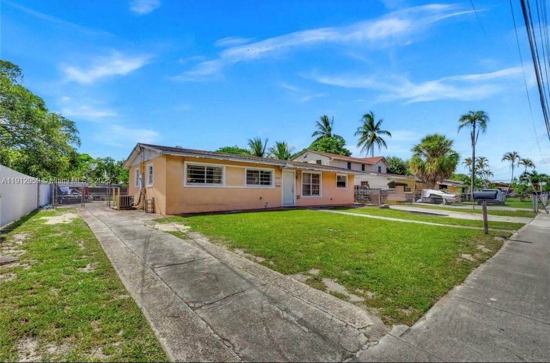 For Sale: $550,000 (4 beds, 1 baths, 1274 Square Feet)