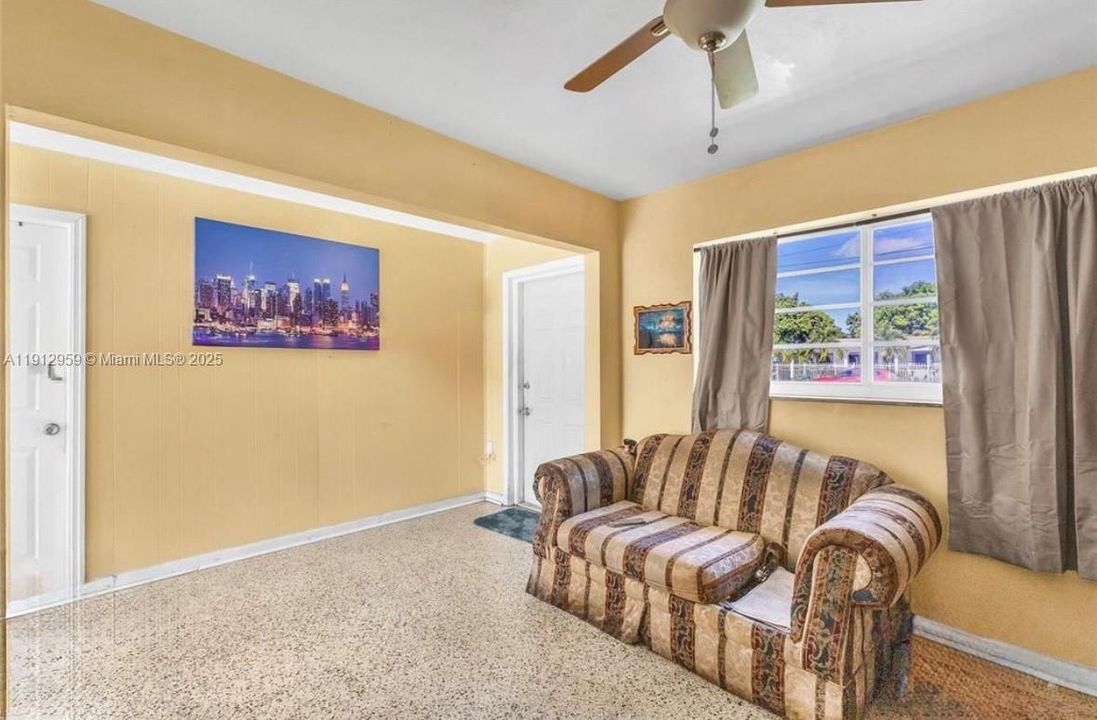 For Sale: $550,000 (4 beds, 1 baths, 1274 Square Feet)