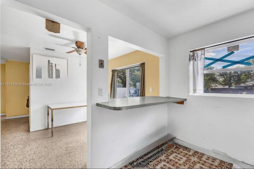 For Sale: $550,000 (4 beds, 1 baths, 1274 Square Feet)