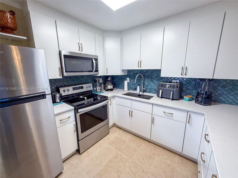 На продажу: $545,000 (3 спален, 2 ванн, 1200 Квадратных фут)