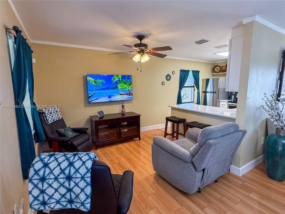 На продажу: $545,000 (3 спален, 2 ванн, 1200 Квадратных фут)